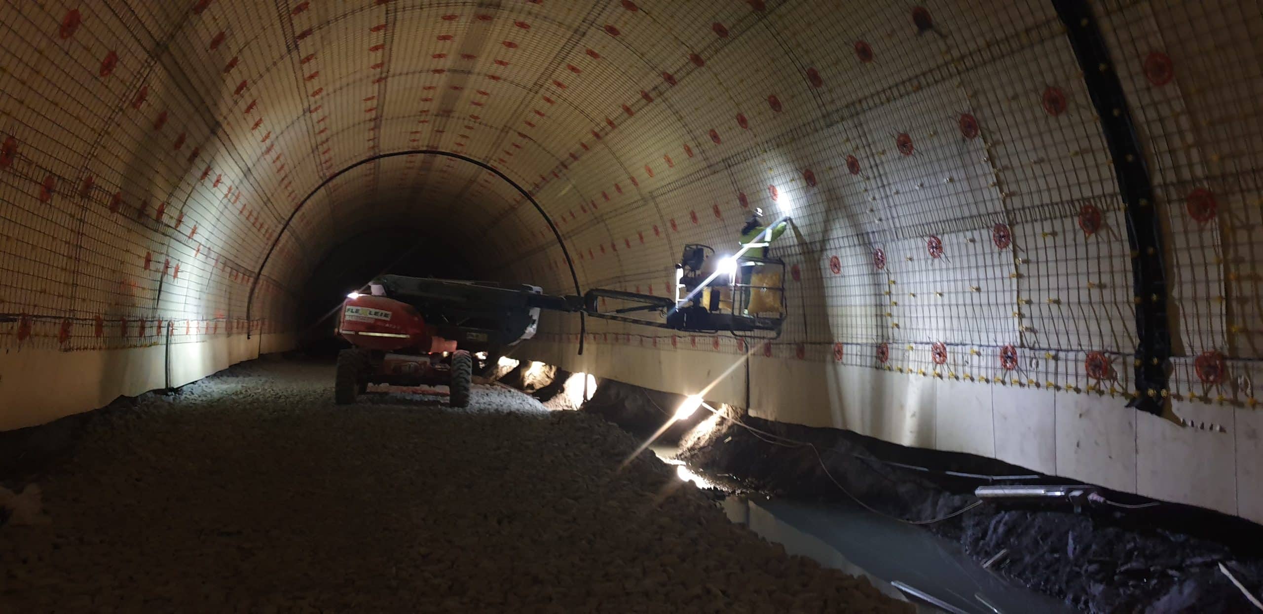 Frostisolasjon fra Skumtech AS gir optimal beskyttelse mot kulde og fukt i norske tunneler.