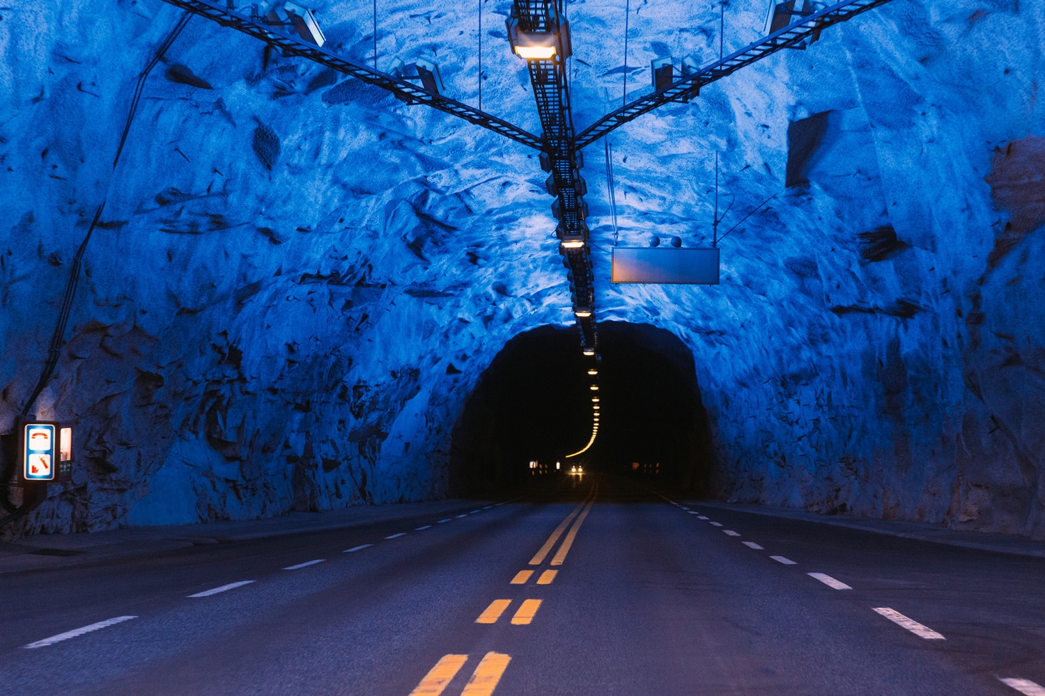 Installasjon av PE-skum tunnel sikrer optimal beskyttelse mot vanninntrengning og frostskader