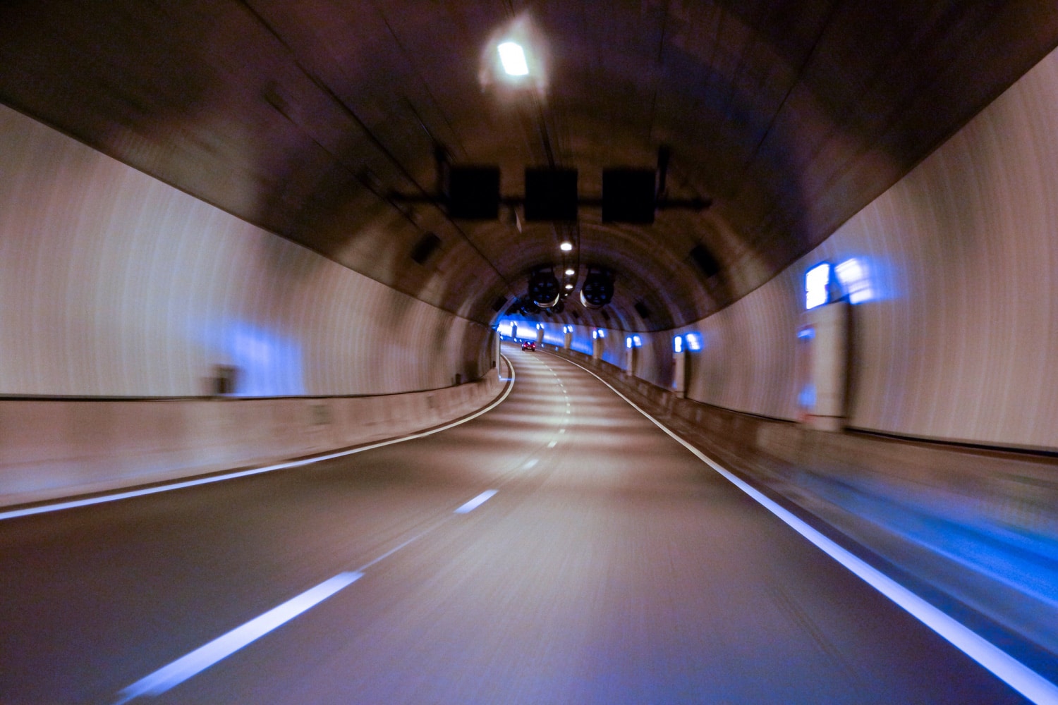 Advanced tunnel protection solutions from Skumtech AS prevent water ingress and frost damage.