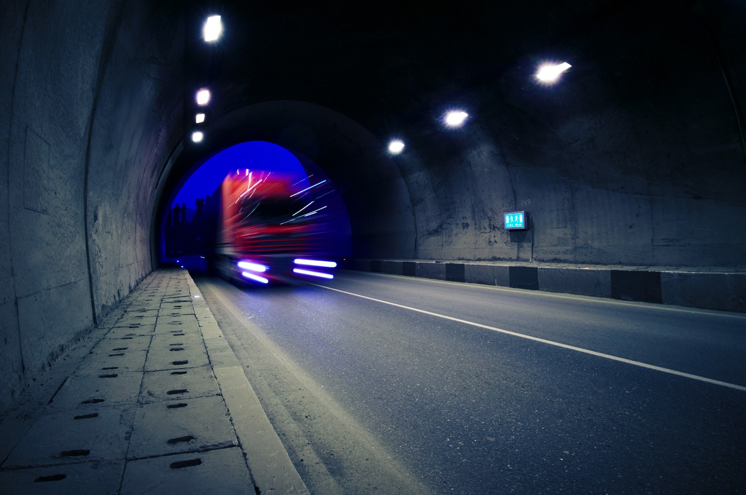 Advanced tunnel protection systems prevent water ingress and frost damage in Norwegian tunnels.